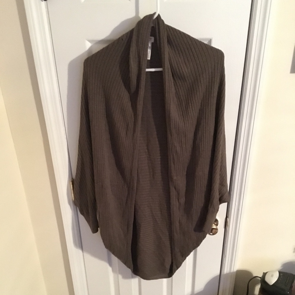 Khaki button less shawl